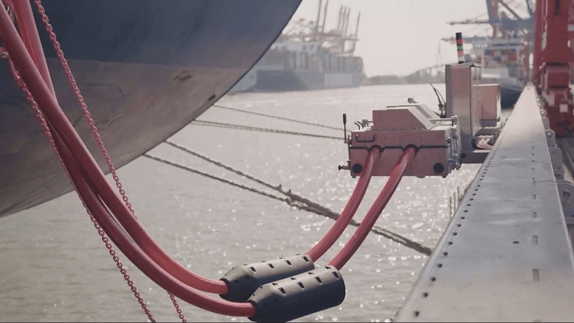 Erste Landstromanlage für Containerschiffe am Hamburger Hafen | igus GmbH